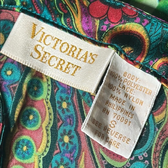 Vintage 80’s Victoria’s Secret Gold Label Colorful Paisley Satin Slip size Small - Picture 7 of 16